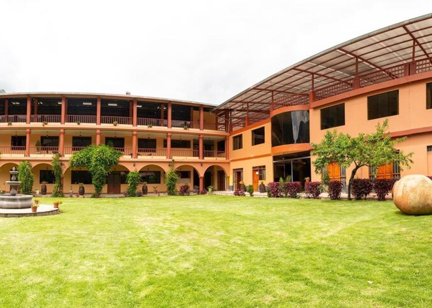 Cusco (region) Calca Courtyard