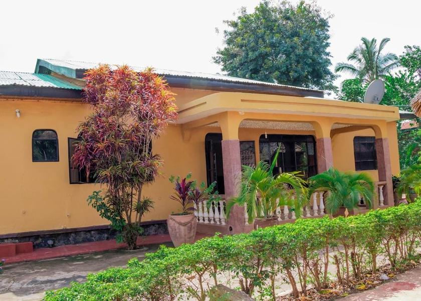  Moshi Exterior Detail