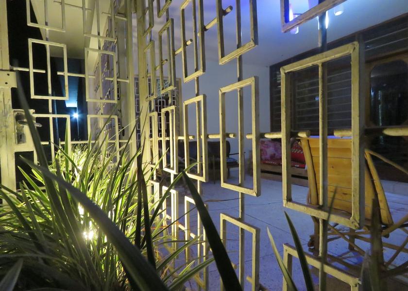  Moshi Exterior Detail