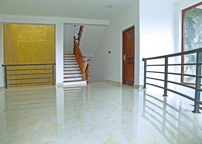 Gampaha District Seeduwa - Katunayake Interior Entrance