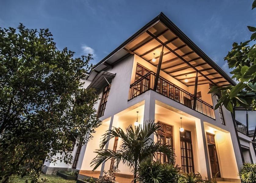 Gampaha District Seeduwa - Katunayake Exterior Detail