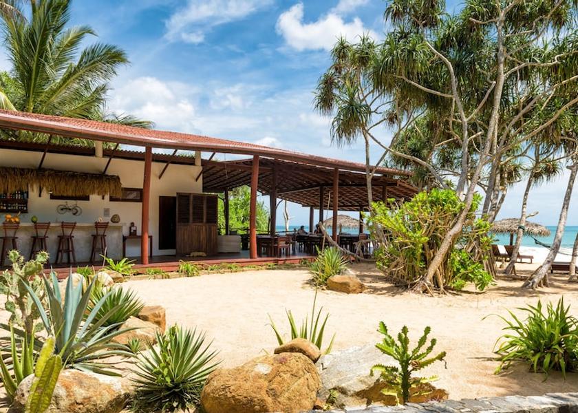 Hambantota District Ranna Couples Dining