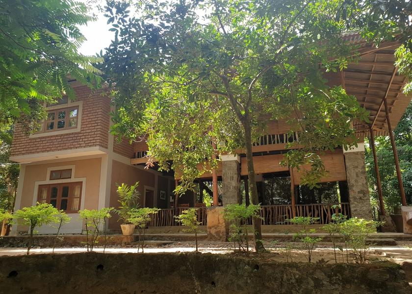 Monaragala District Udawalawa Facade