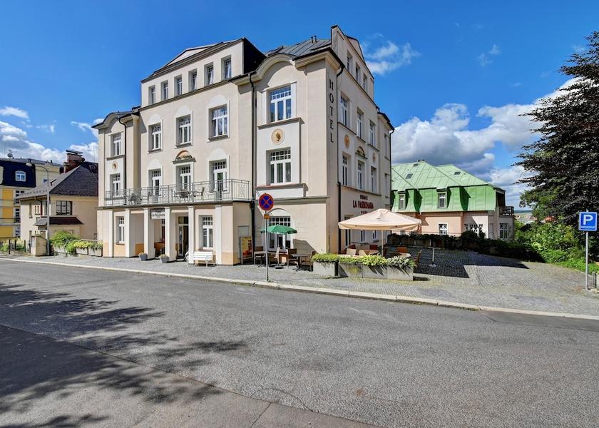 Karlovy Vary (region) Marianske Lazne Exterior Detail