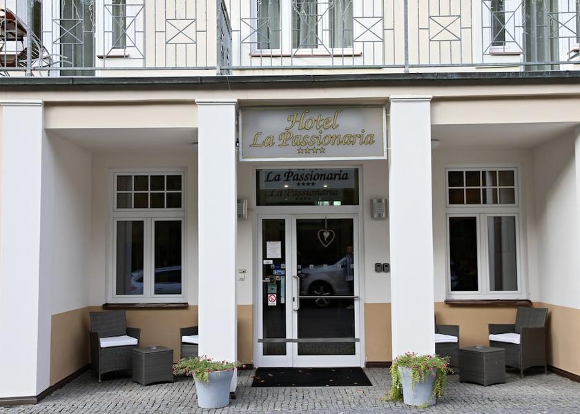 Karlovy Vary (region) Marianske Lazne Entrance