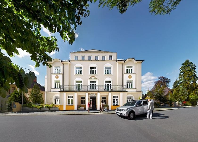 Karlovy Vary (region) Marianske Lazne Primary image