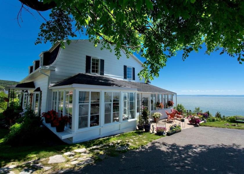 Quebec La Malbaie Exterior Detail