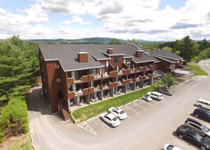 Quebec Lac-Brome Facade