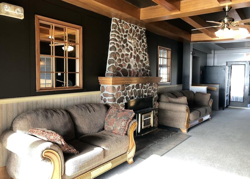 Quebec Carleton-sur-Mer Lobby sitting area