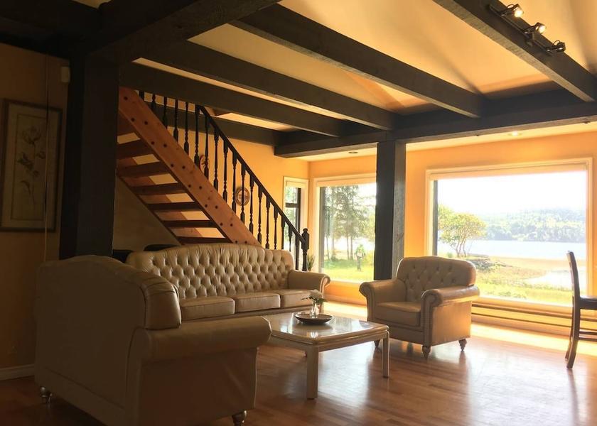 British Columbia Sechelt Living Area