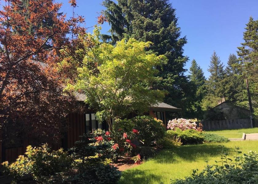 British Columbia Sechelt Property Grounds