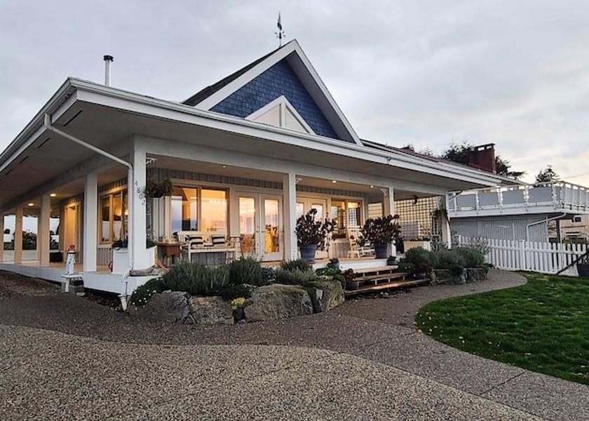 British Columbia Sechelt Facade
