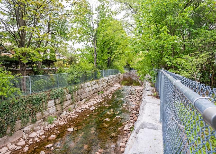 Ontario Oakville Exterior Detail