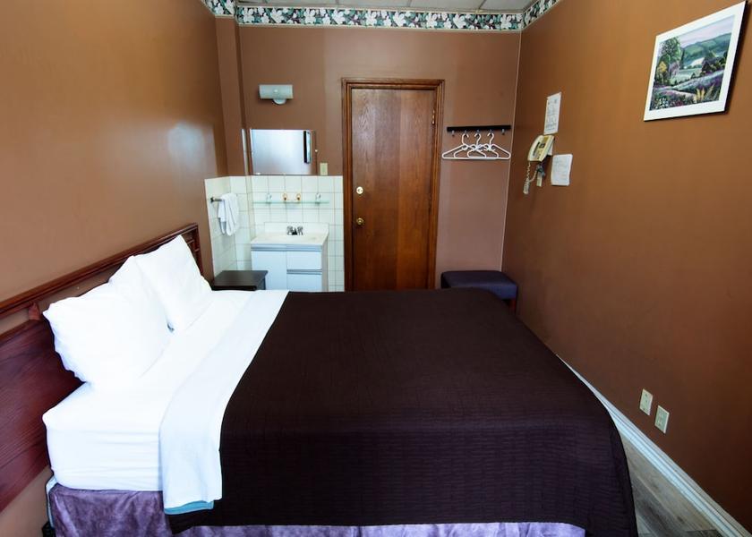 Quebec Montreal Room