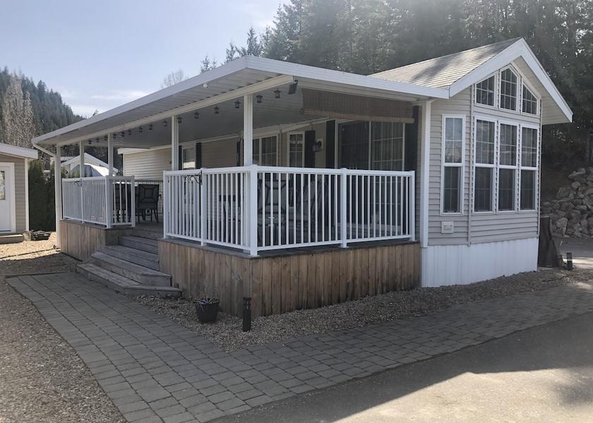 British Columbia Blind Bay Facade