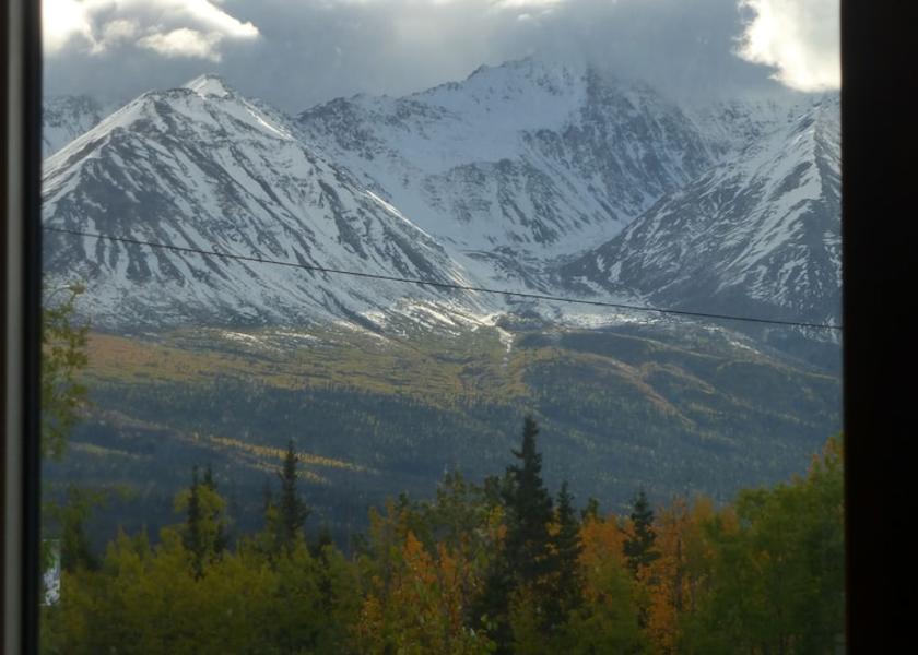 Yukon Haines Junction Mountain View