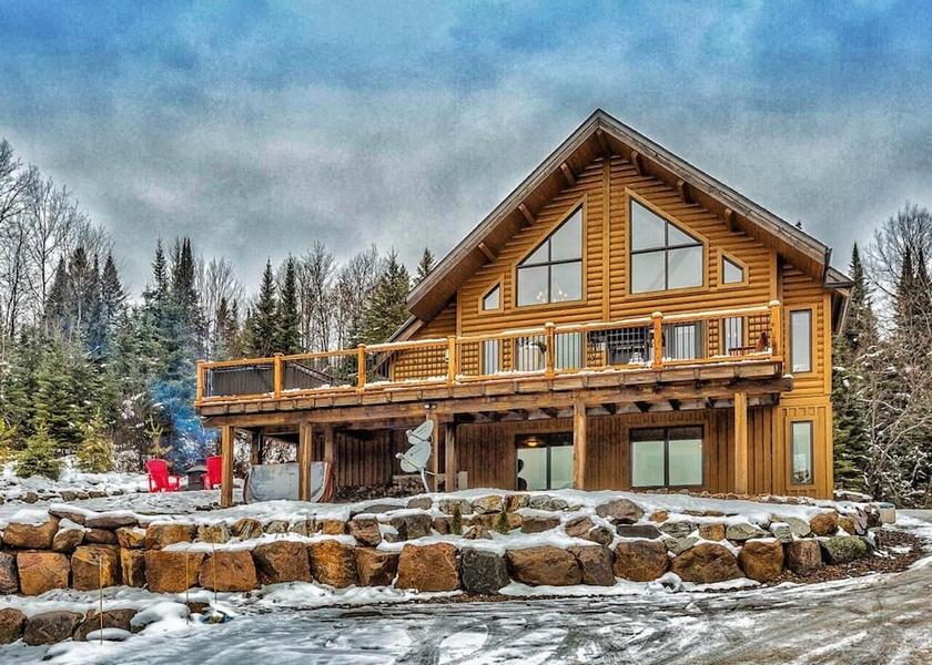 Quebec Lac-Superieur Exterior Detail