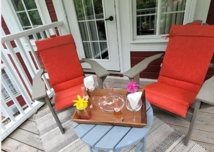 Ontario Oro-Medonte Exterior Detail