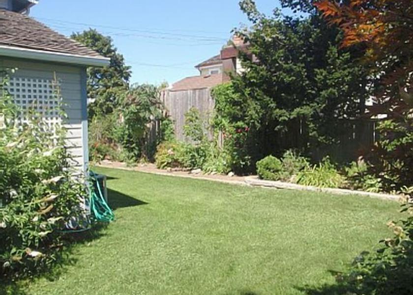 Ontario Niagara-on-the-Lake Property Grounds