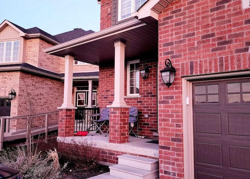 Ontario Barrie Exterior Detail