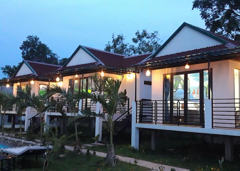 Quang Tri Province Bo Trach Front of property - evening/night