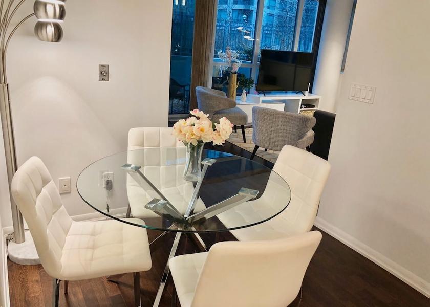 Ontario Toronto In-Room Dining