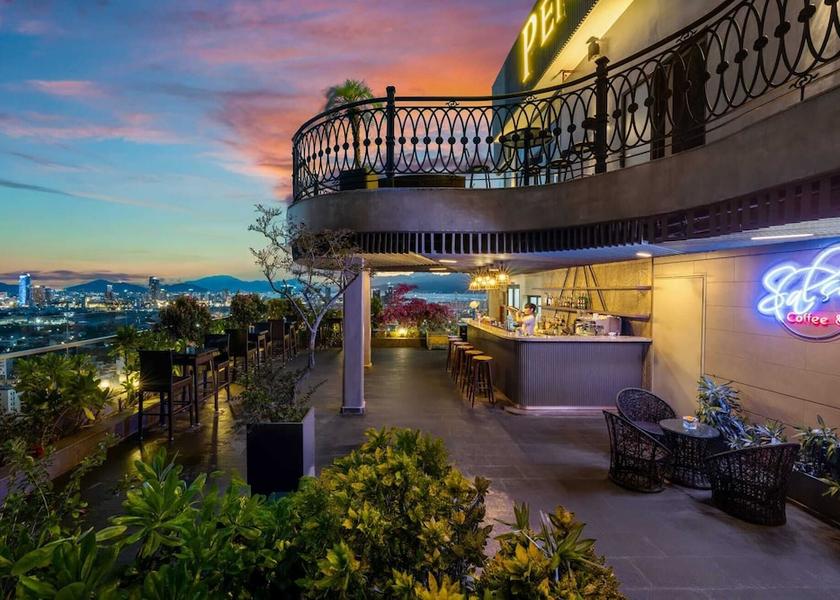 Thua Thien-Hue Da Nang Pool Side Bar