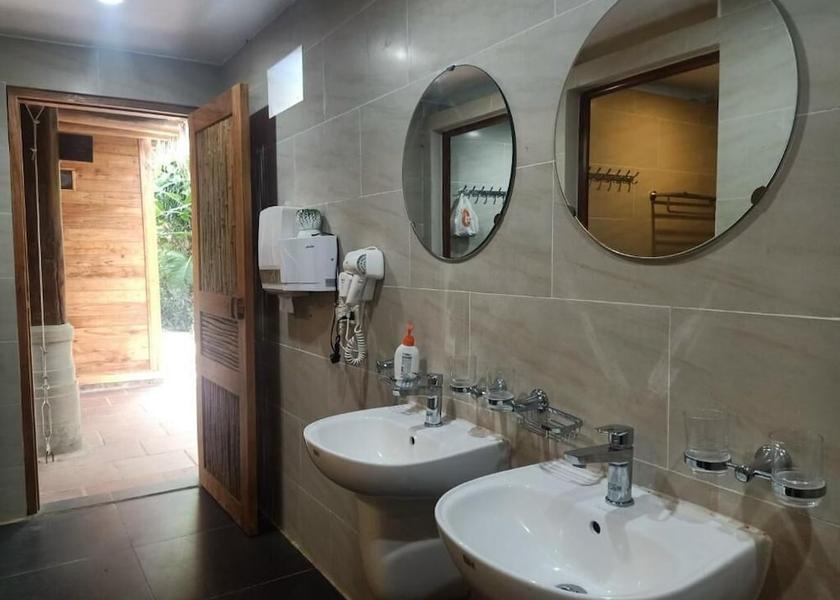 Thanh Hoa Ba Thuoc Bathroom