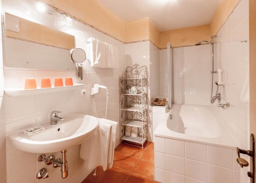 Tyrol Sankt Johann in Tirol Bathroom