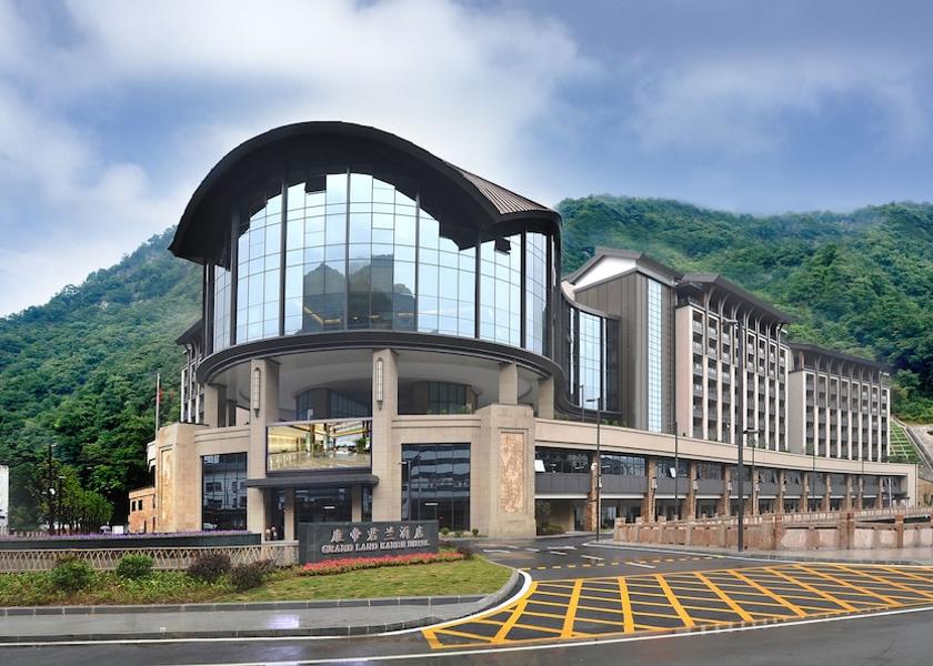 Hubei Shennongjia Facade
