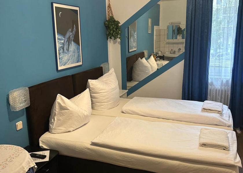 Bavaria Munich Double Room with Shared Bathroom in Hallway