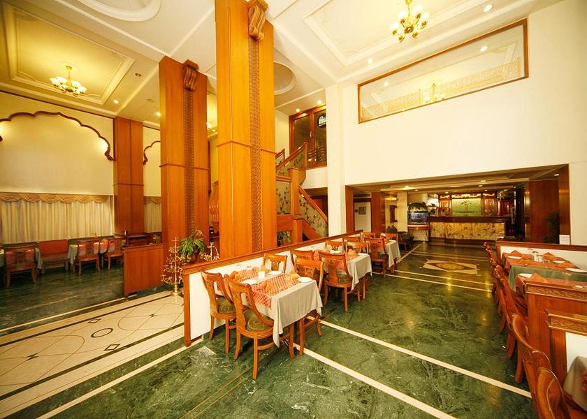 Maharashtra Pune Food and beverages