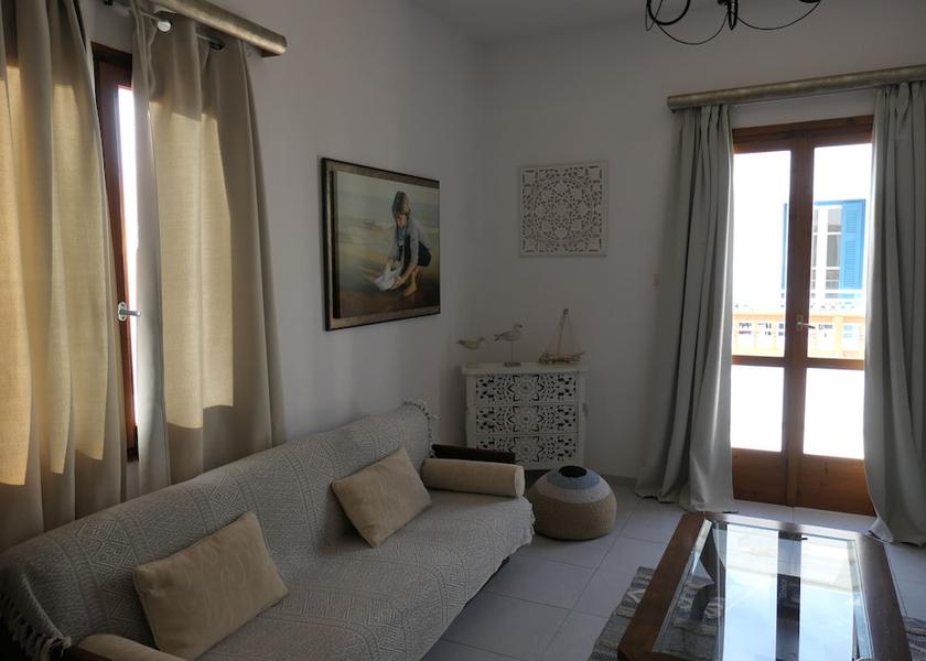  Naxos Living Area