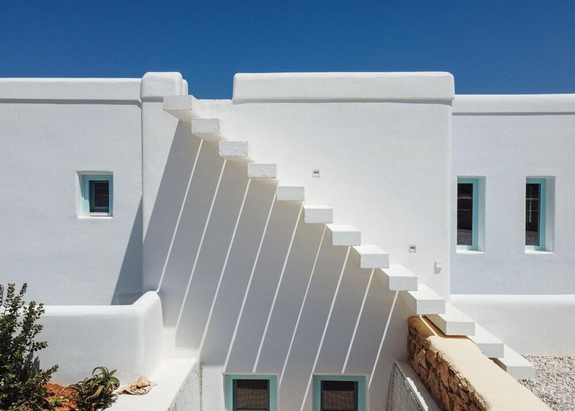  Naxos Exterior Detail