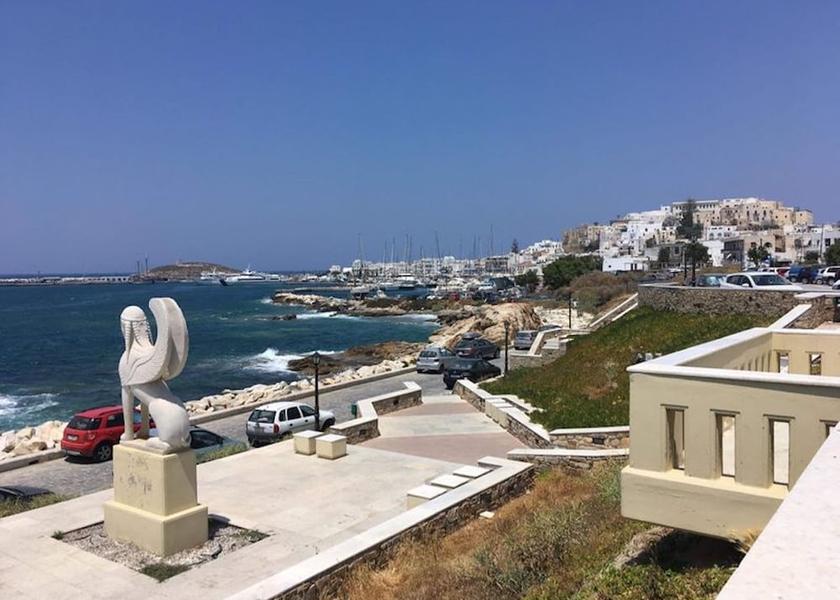  Naxos Exterior Detail