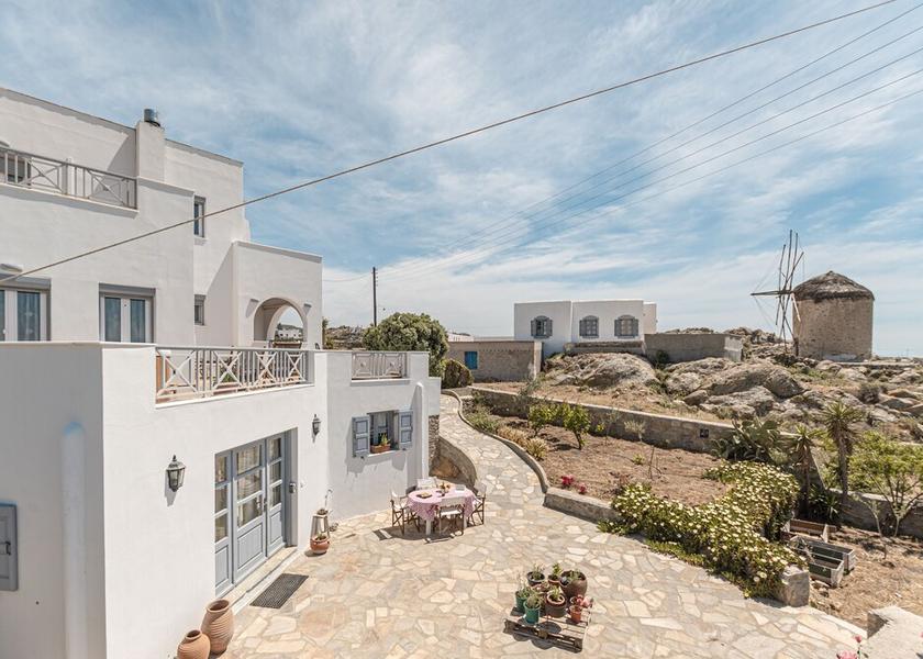  Naxos Exterior Detail