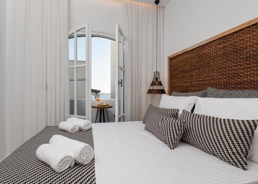  Naxos Room