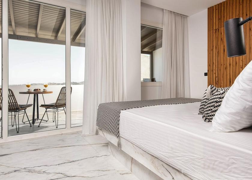  Naxos Room