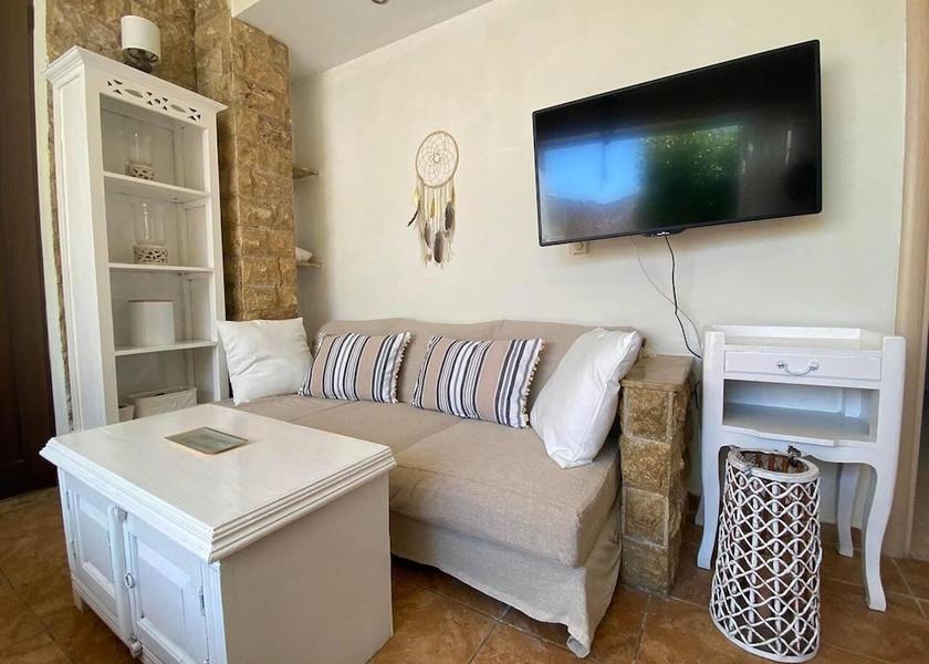  Rhodes Interior Entrance