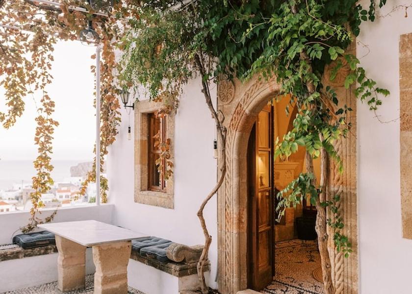  Rhodes Exterior Detail