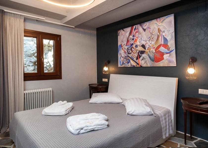 Thessalia Zagora-Mouresi Interior Entrance