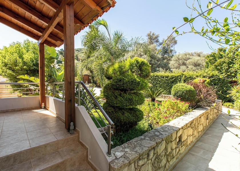 Crete Platanias Garden