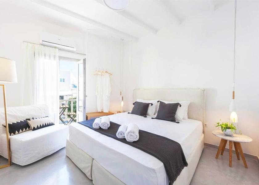  Paros Room