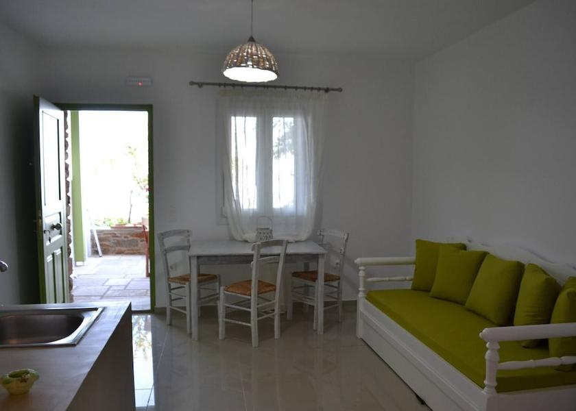  Tinos Interior Entrance