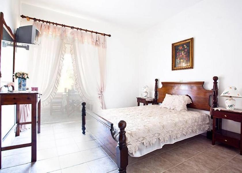 Central Greece Kamena Vourla Room
