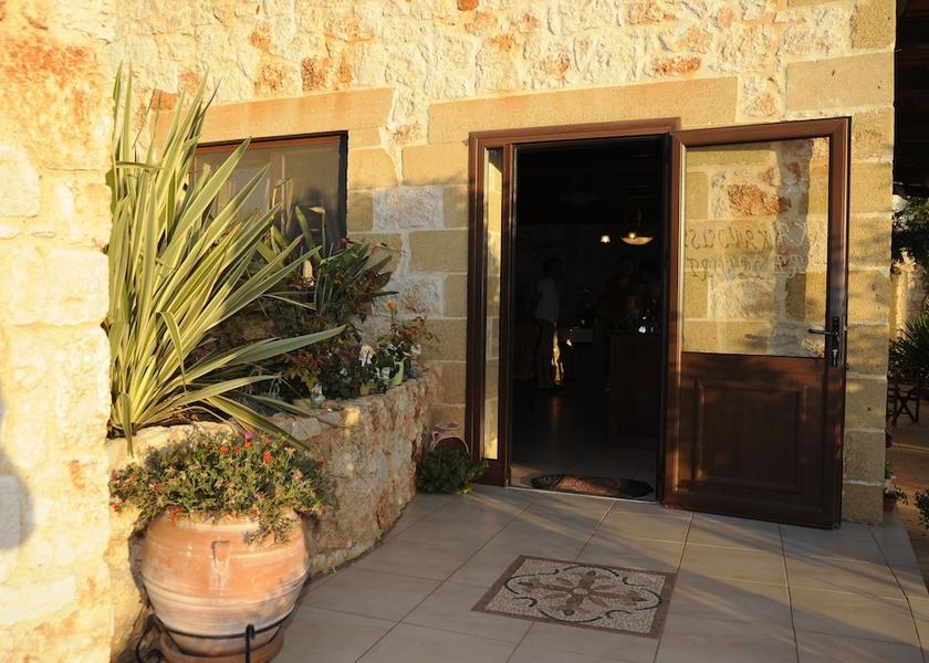 Crete Kissamos Entrance