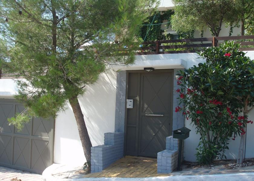 Attica Saronikos Exterior Detail