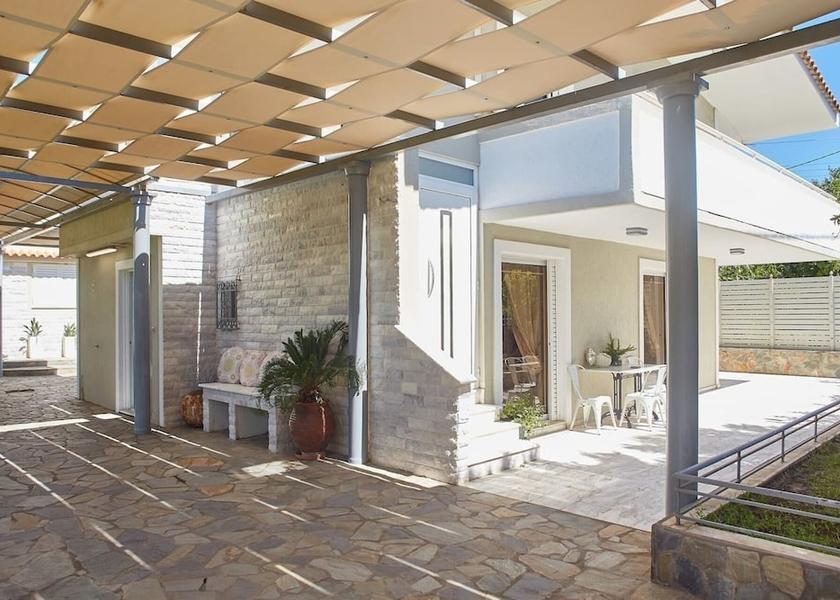 Attica Saronikos Exterior Detail