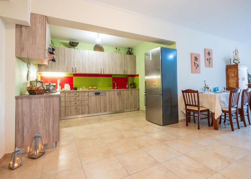  Kos Interior Entrance