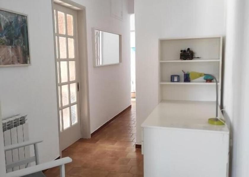  Kos Interior Entrance